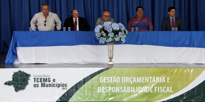 O Prefeito de Buritizeiro, Luiz Carneiro de Abreu,o Chefe de Gabinete do Presidente Sebastião Helvecio, Ronaldo Jayme Machado, o Prefeito de Pirapora, Heliomar Valle, o Prefeito de Francisco Sá, Denilson Rodrigues e o Coordenador da Escola de Contas, Gustavo Terra 